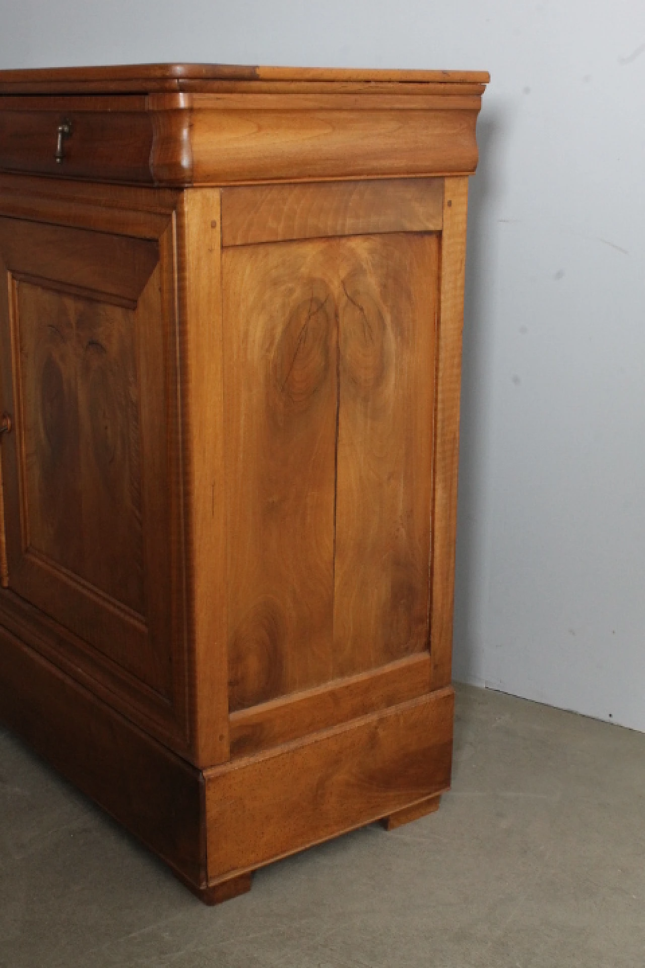 Louis Philippe blond walnut Capuchin sideboard, mid-19th century 10