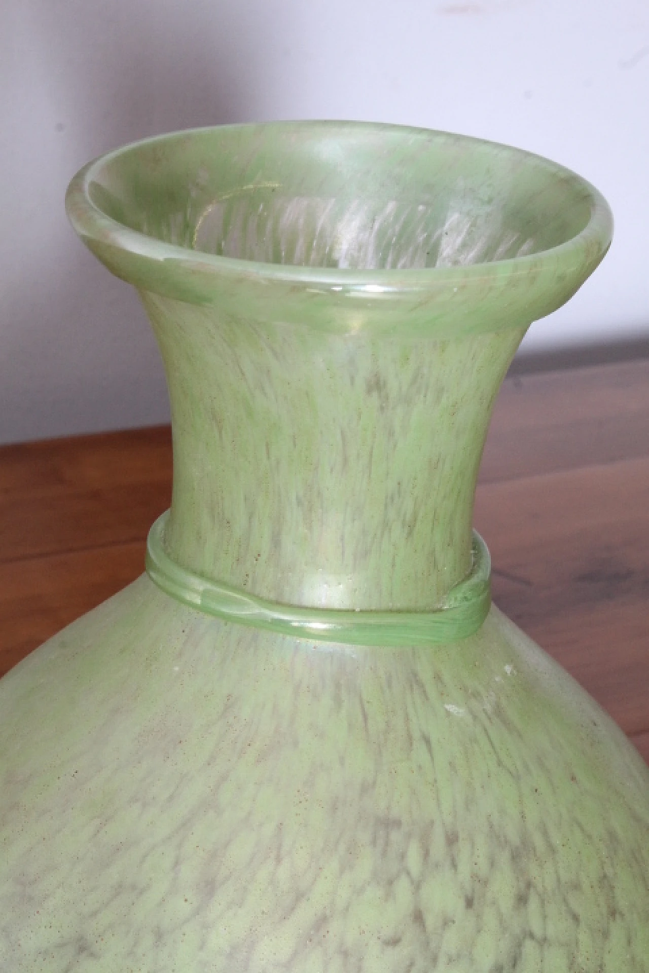 Vaso in vetro di Murano verde con riflessi a lustro, anni '50 3