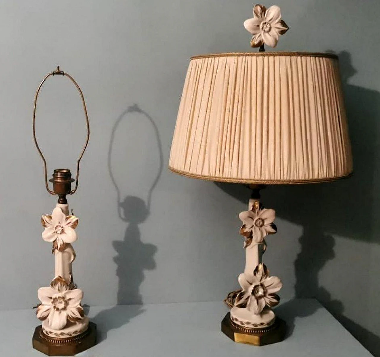 Pair of ivory and pure gold porcelain lamps, 1950s 6