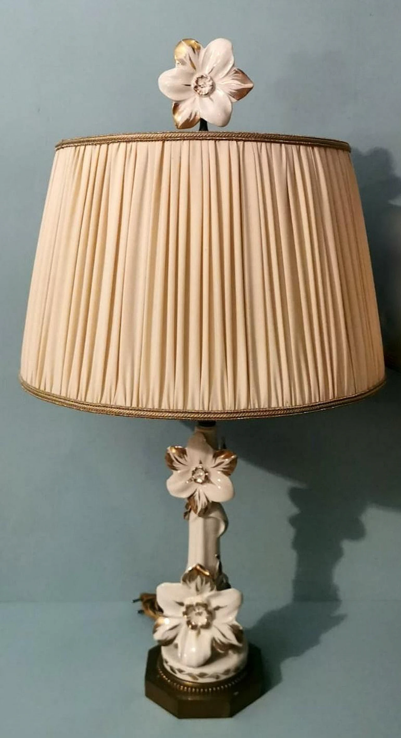 Pair of ivory and pure gold porcelain lamps, 1950s 12