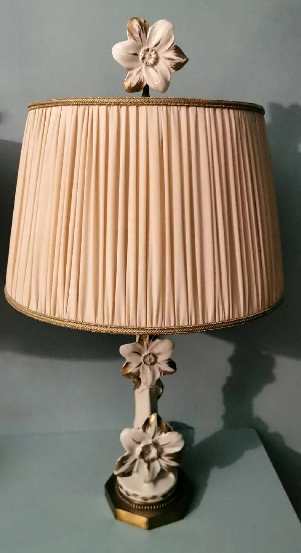 Pair of ivory and pure gold porcelain lamps, 1950s 13