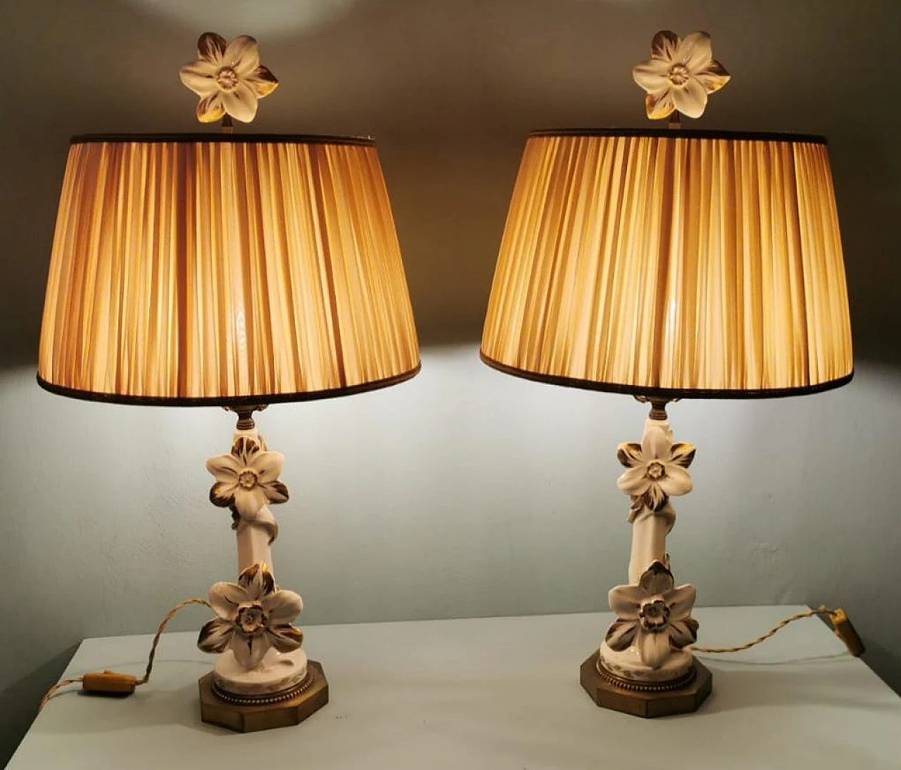 Pair of ivory and pure gold porcelain lamps, 1950s 19