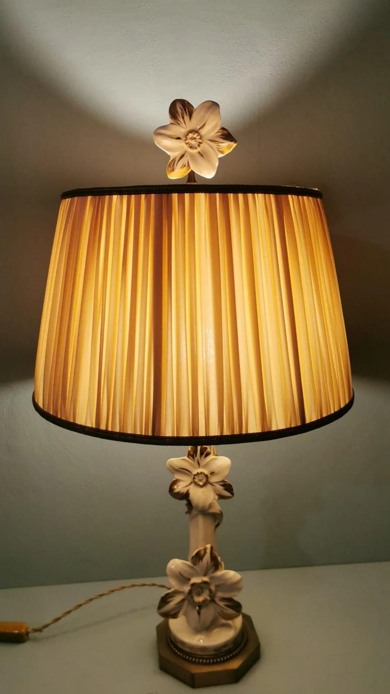 Pair of ivory and pure gold porcelain lamps, 1950s 20