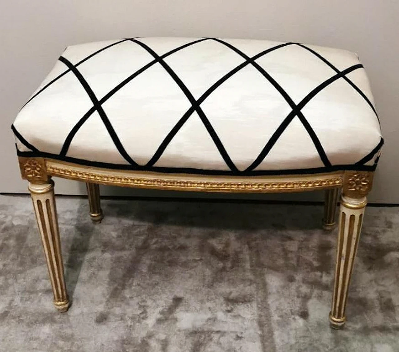 Louis XVI bench in gold leaf wood and Dedar fabric, 1920s 4