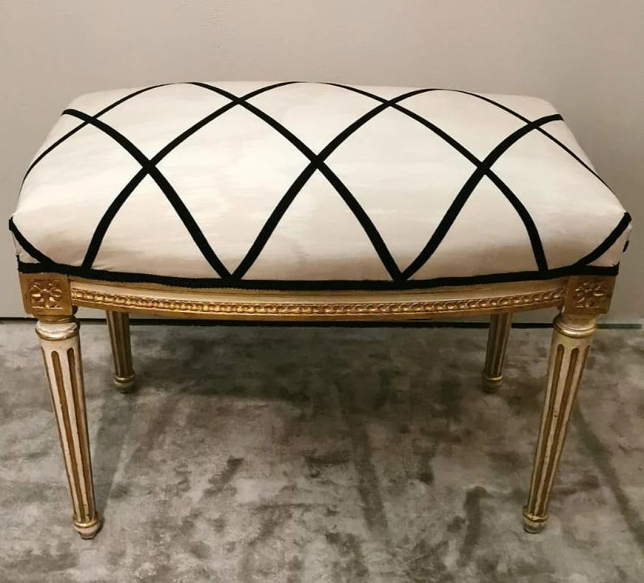 Louis XVI bench in gold leaf wood and Dedar fabric, 1920s 5