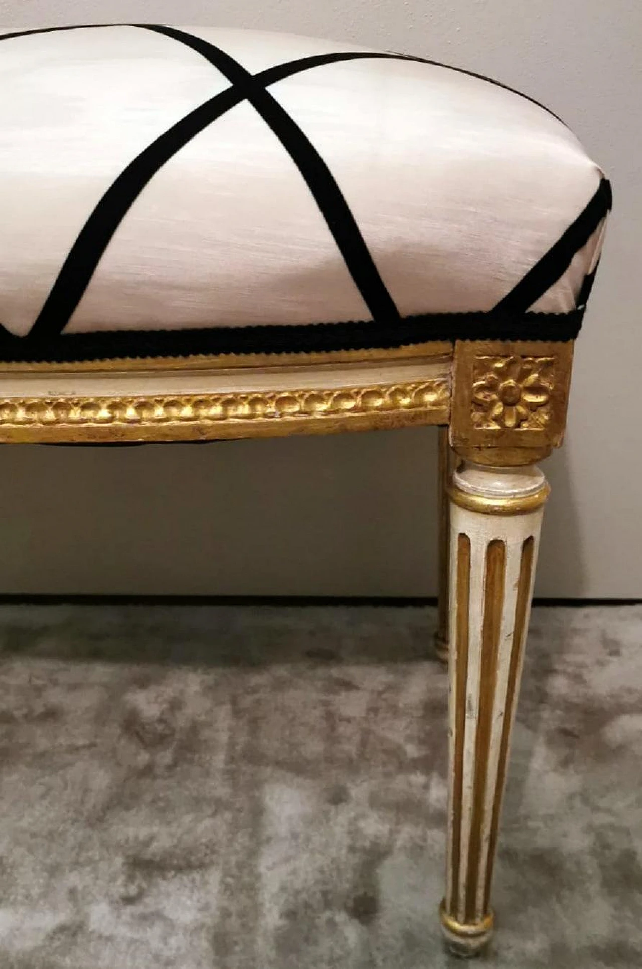 Louis XVI bench in gold leaf wood and Dedar fabric, 1920s 13