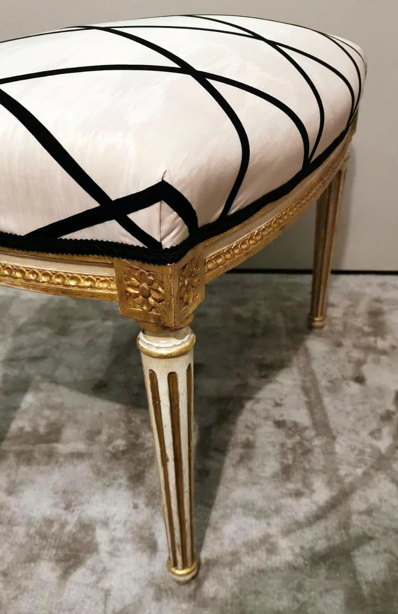 Louis XVI bench in gold leaf wood and Dedar fabric, 1920s 14