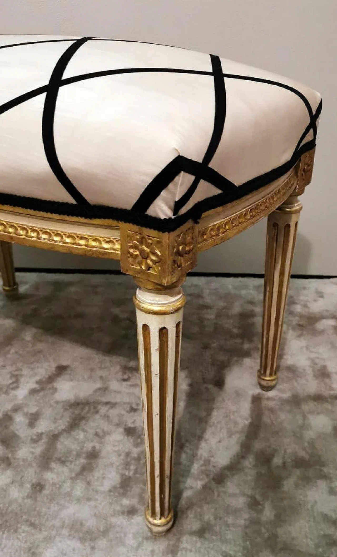 Louis XVI bench in gold leaf wood and Dedar fabric, 1920s 16