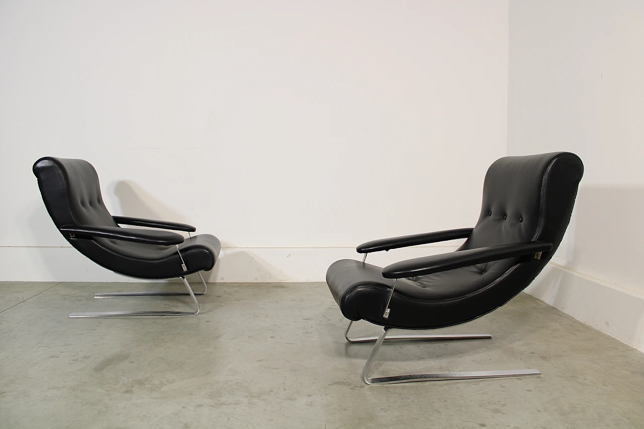 Pair of leather & iron armchairs by G. Bonzani for Tecnosalotto, 1970s 4