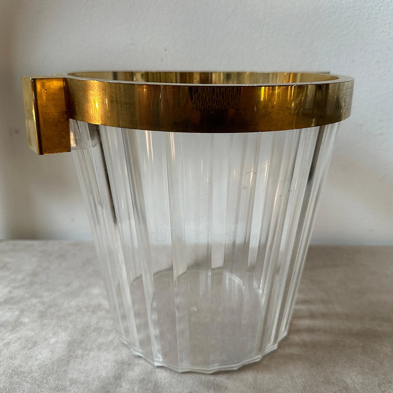 Transparent and gilded plexiglass ice bucket by Gosset, 1970s 7