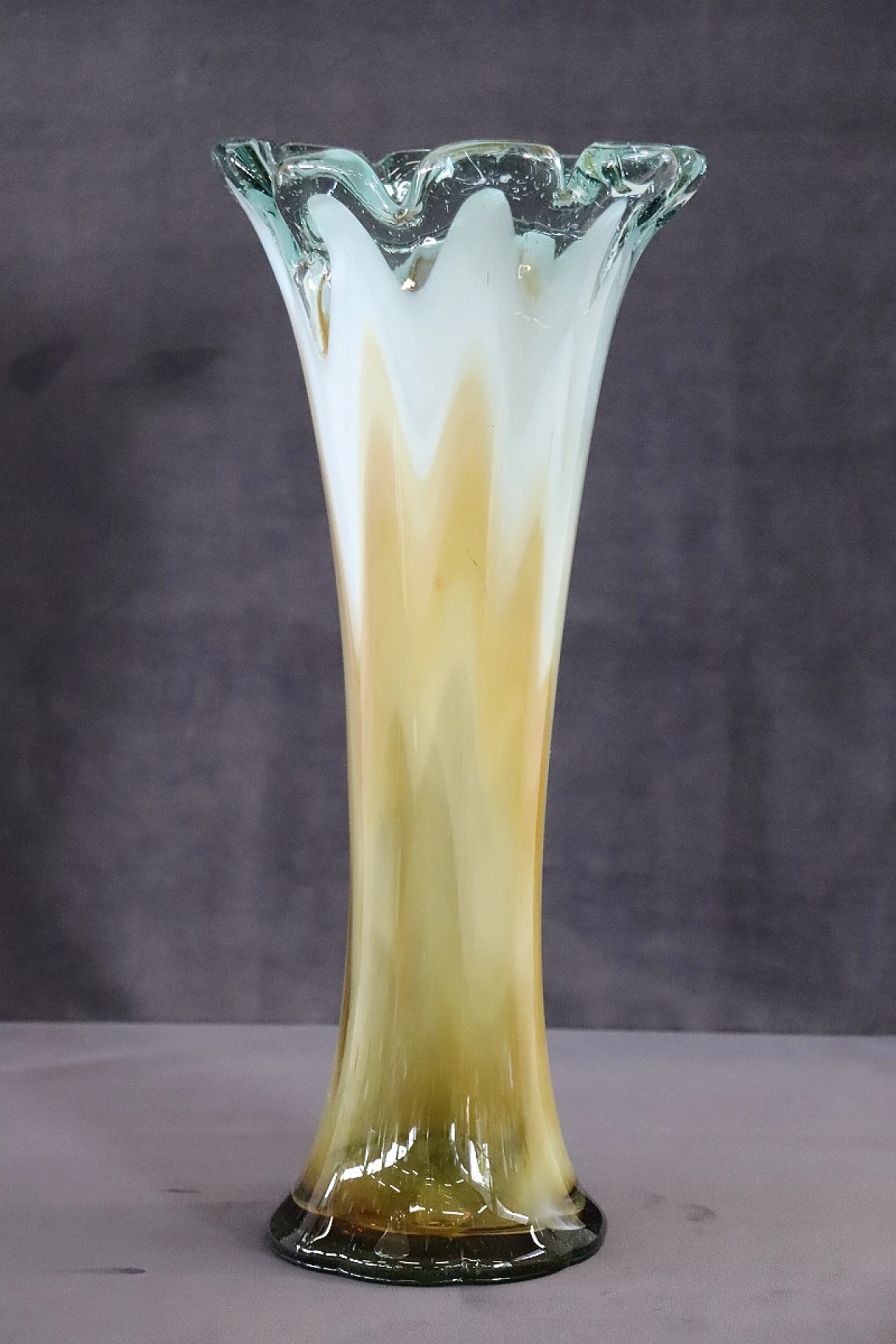 Murano glass vase with petal-shaped rim, 1960s 2