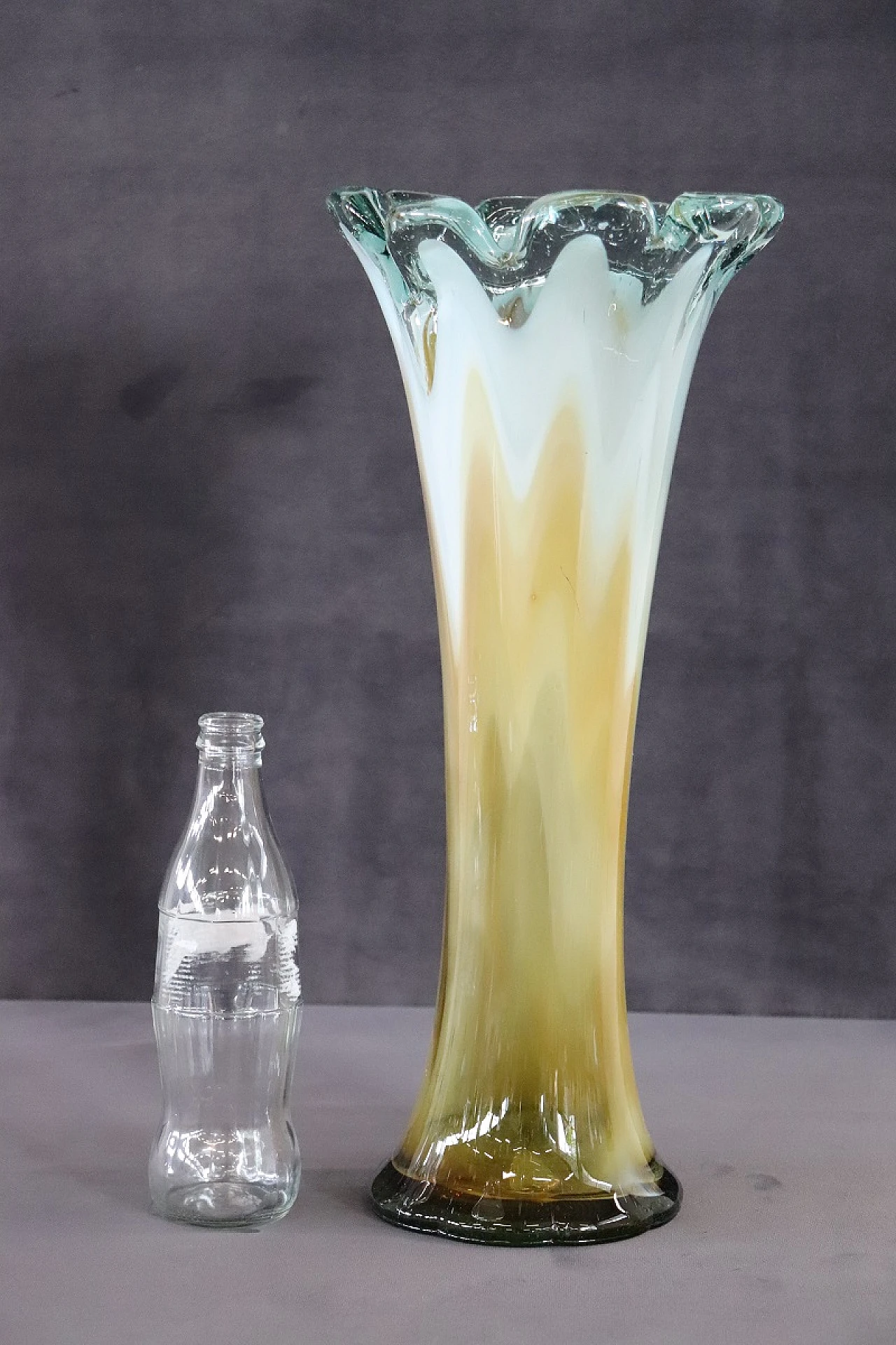 Murano glass vase with petal-shaped rim, 1960s 3