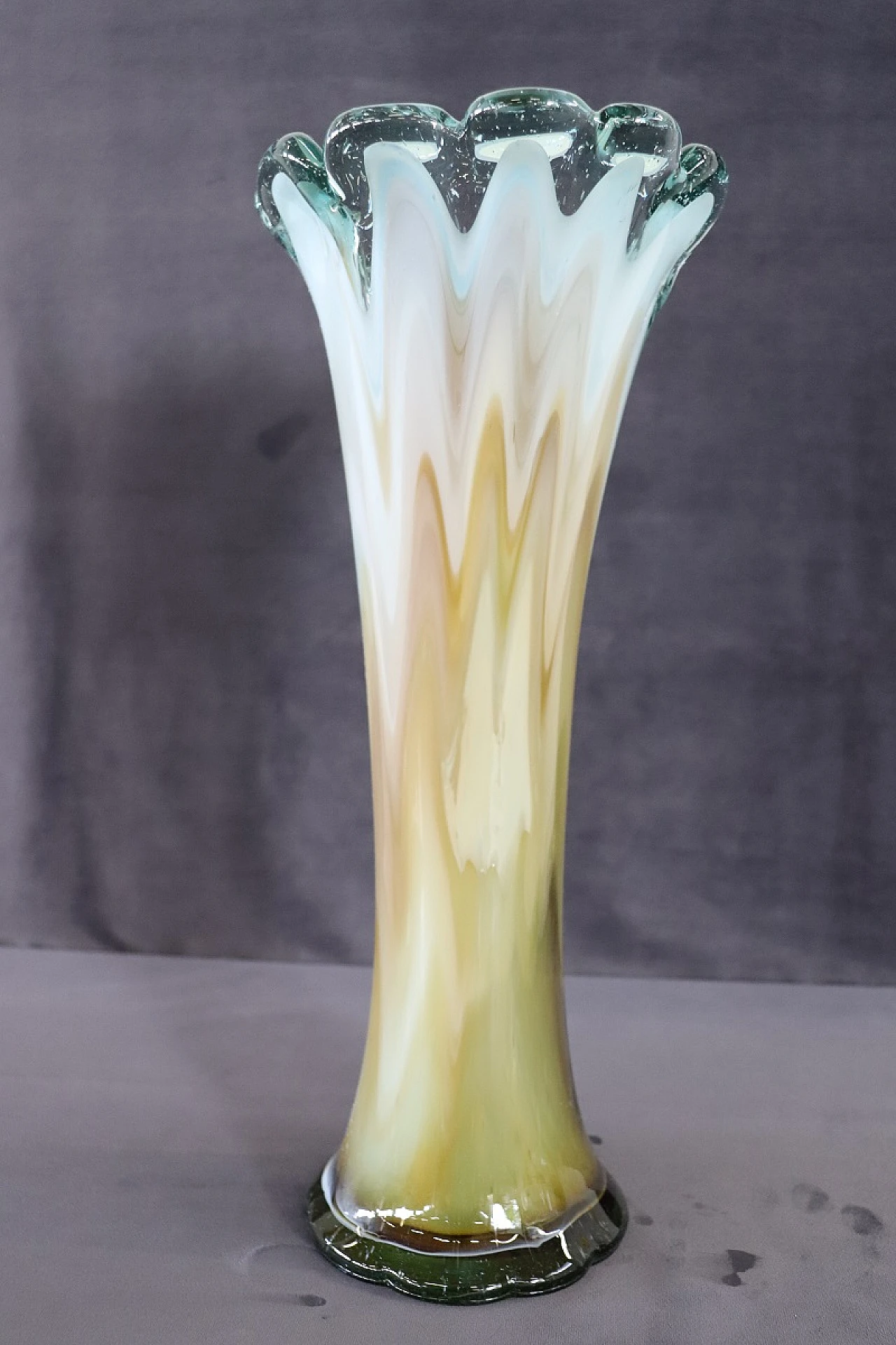 Murano glass vase with petal-shaped rim, 1960s 6