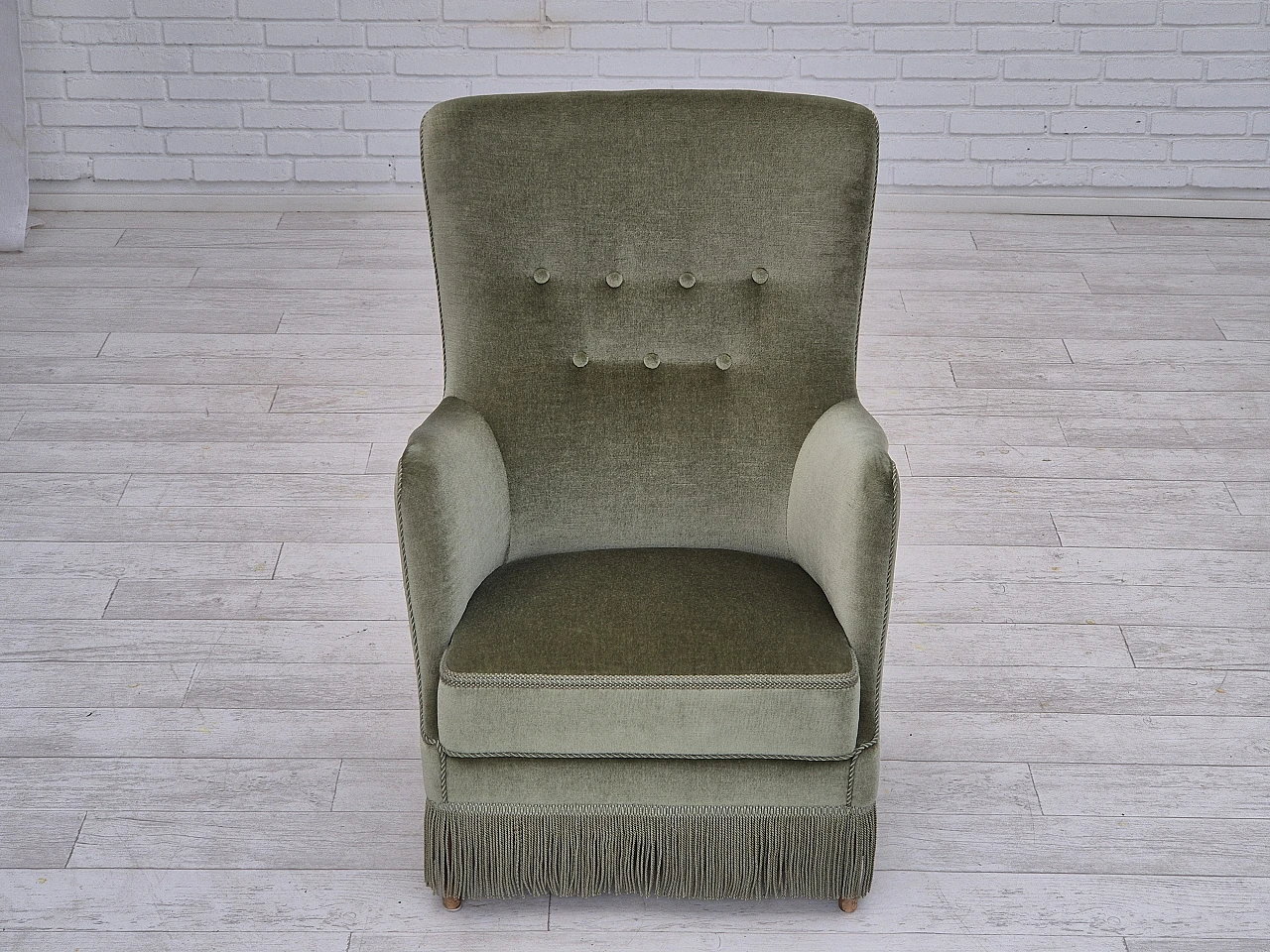 Danish fringed armchair in green velour and beech wood, 1970s 3