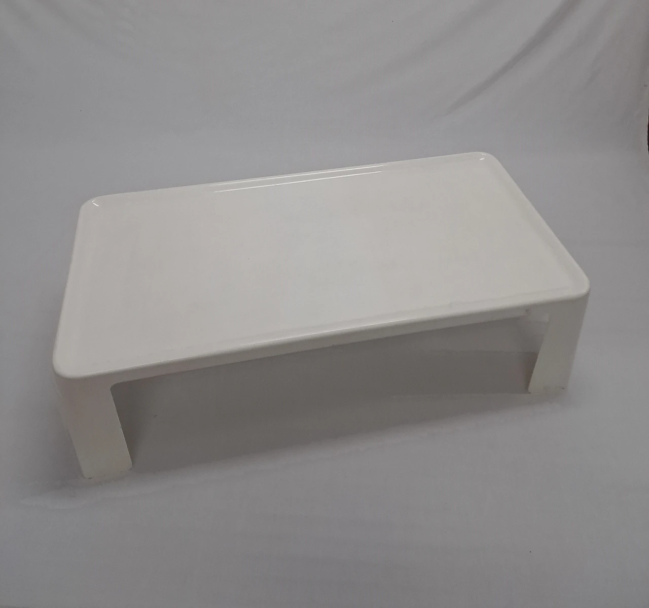 White plastic Amanta coffee table by Mario Bellini for B&B, 1960s 2