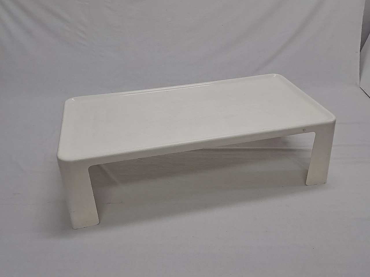 White plastic Amanta coffee table by Mario Bellini for B&B, 1960s 6