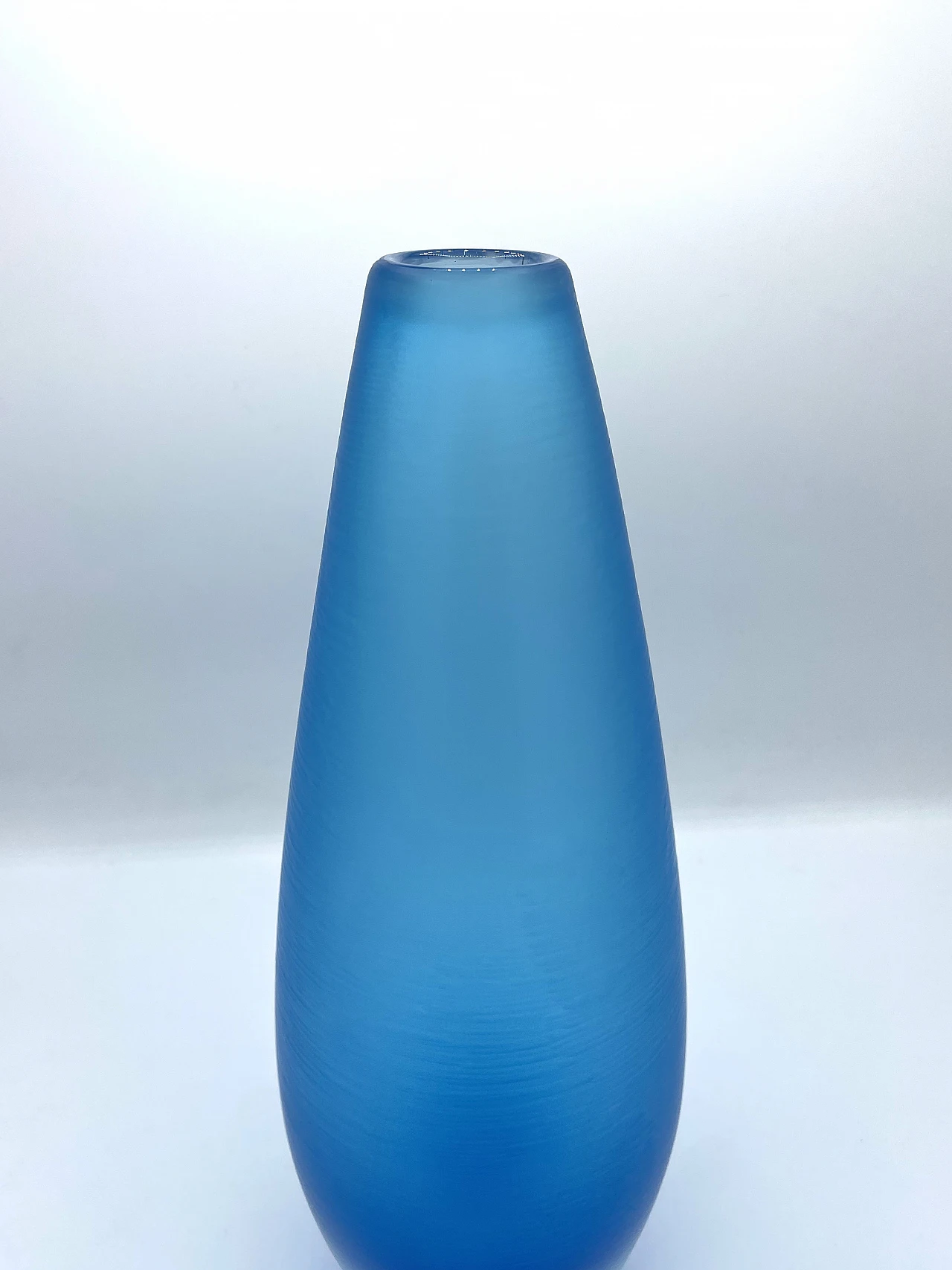 Vaso inciso in vetro azzurro di Paolo Venini, anni '80 3