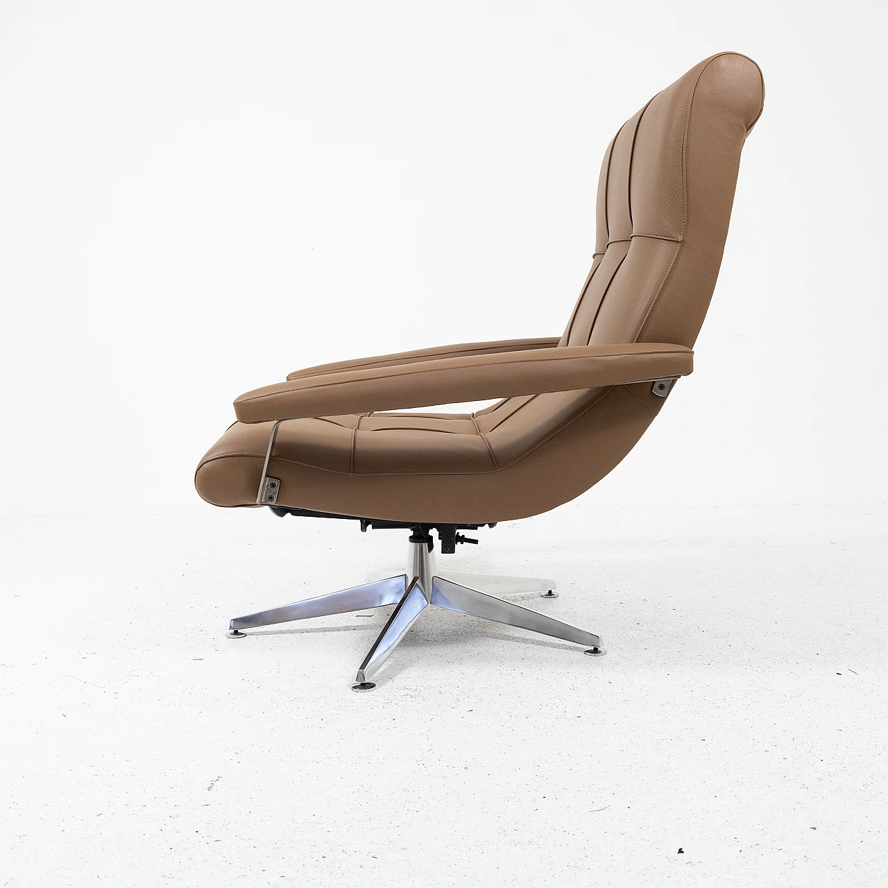 Swivel armchair by Guido Bonzani for Tecnosalotto, 1970s 5