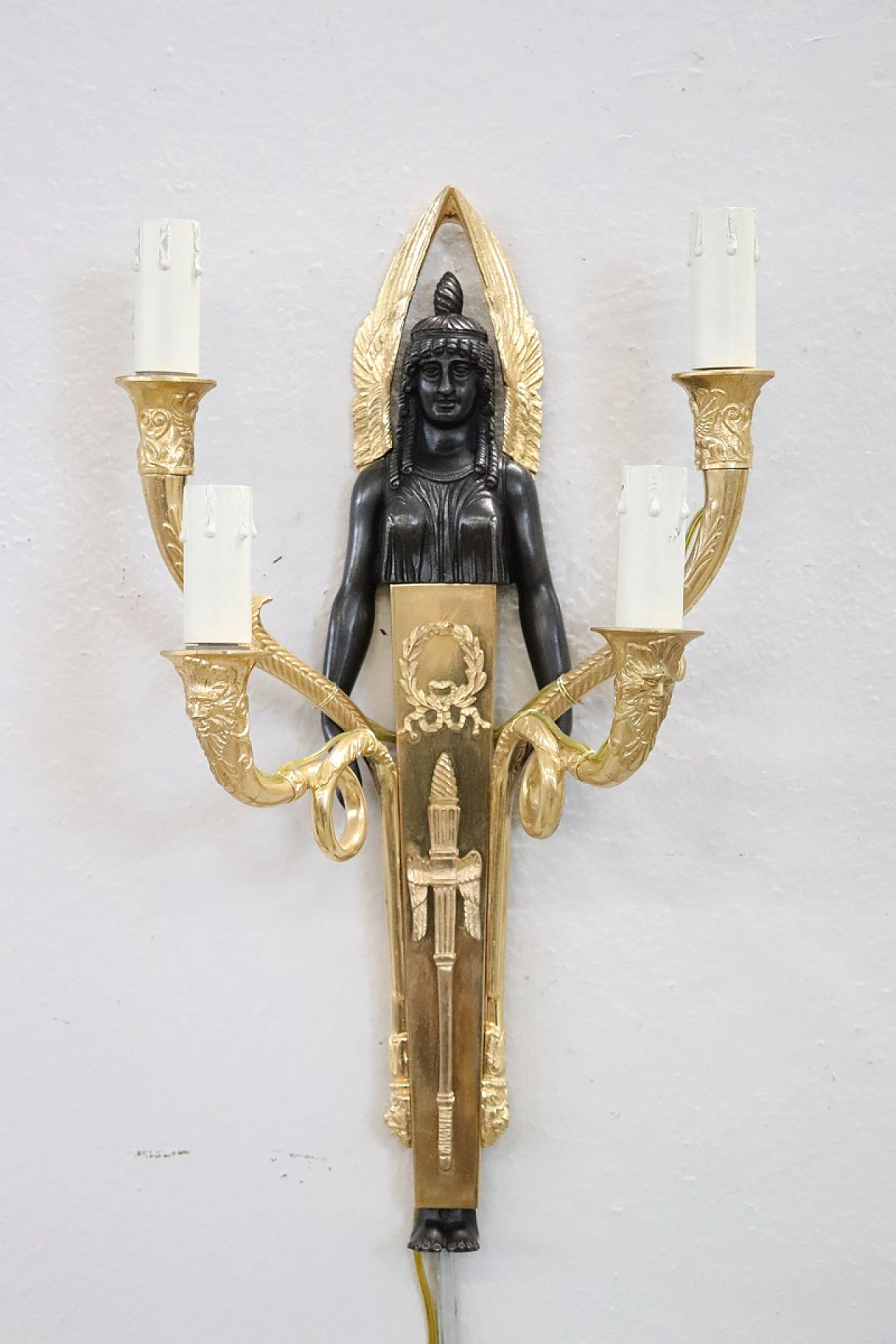 Pair of wall lights with winged caryatid in gilded & patinated bronze 4