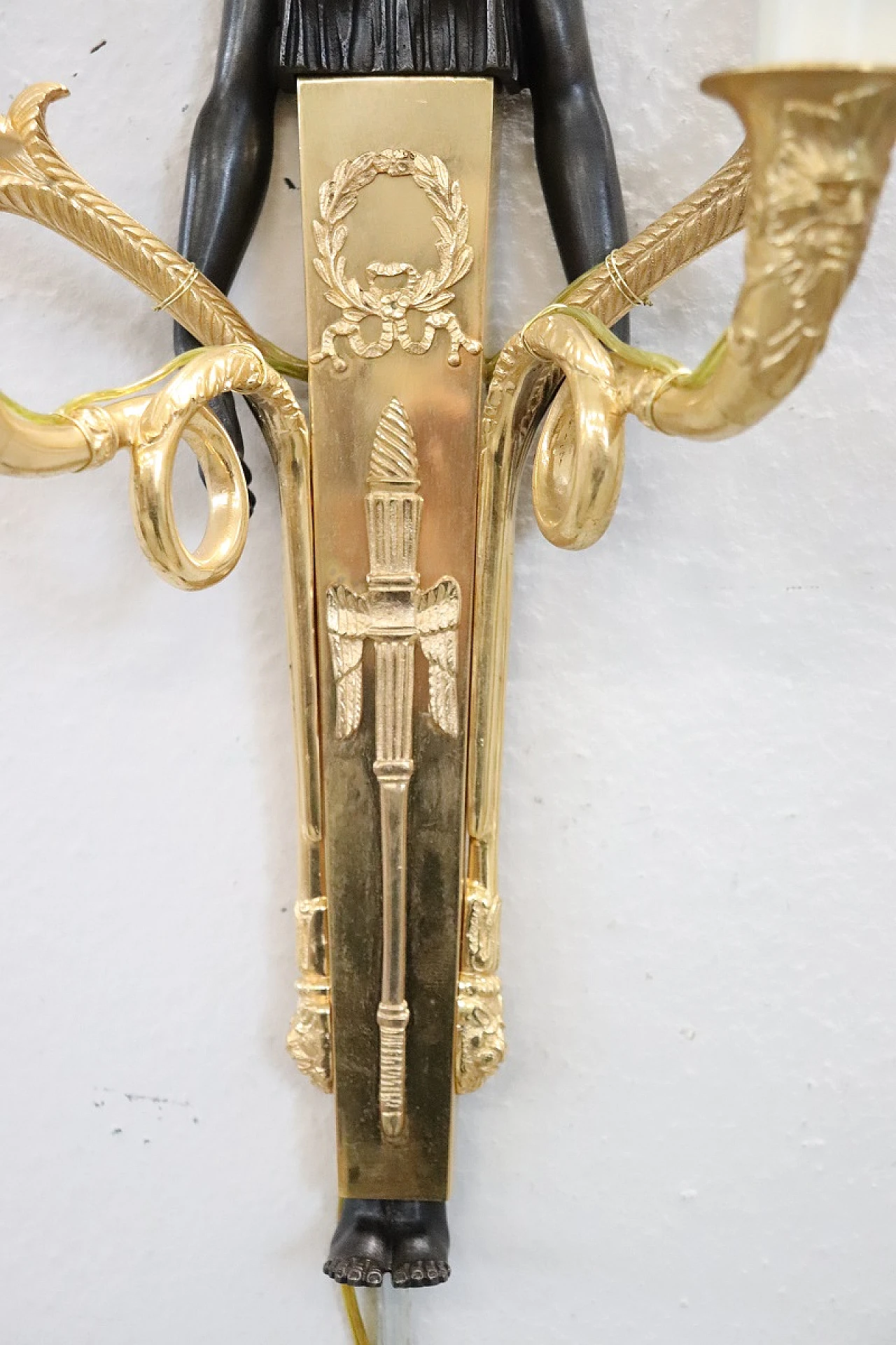 Pair of wall lights with winged caryatid in gilded & patinated bronze 7