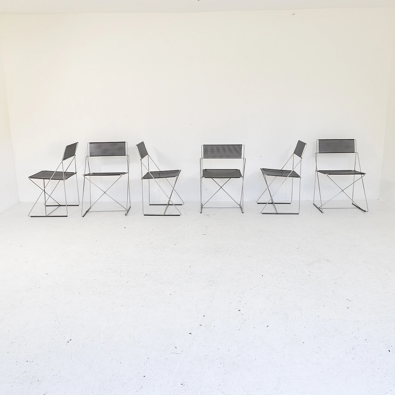 6 Stackable chairs in chromed and black varnished metal, 1980s 3