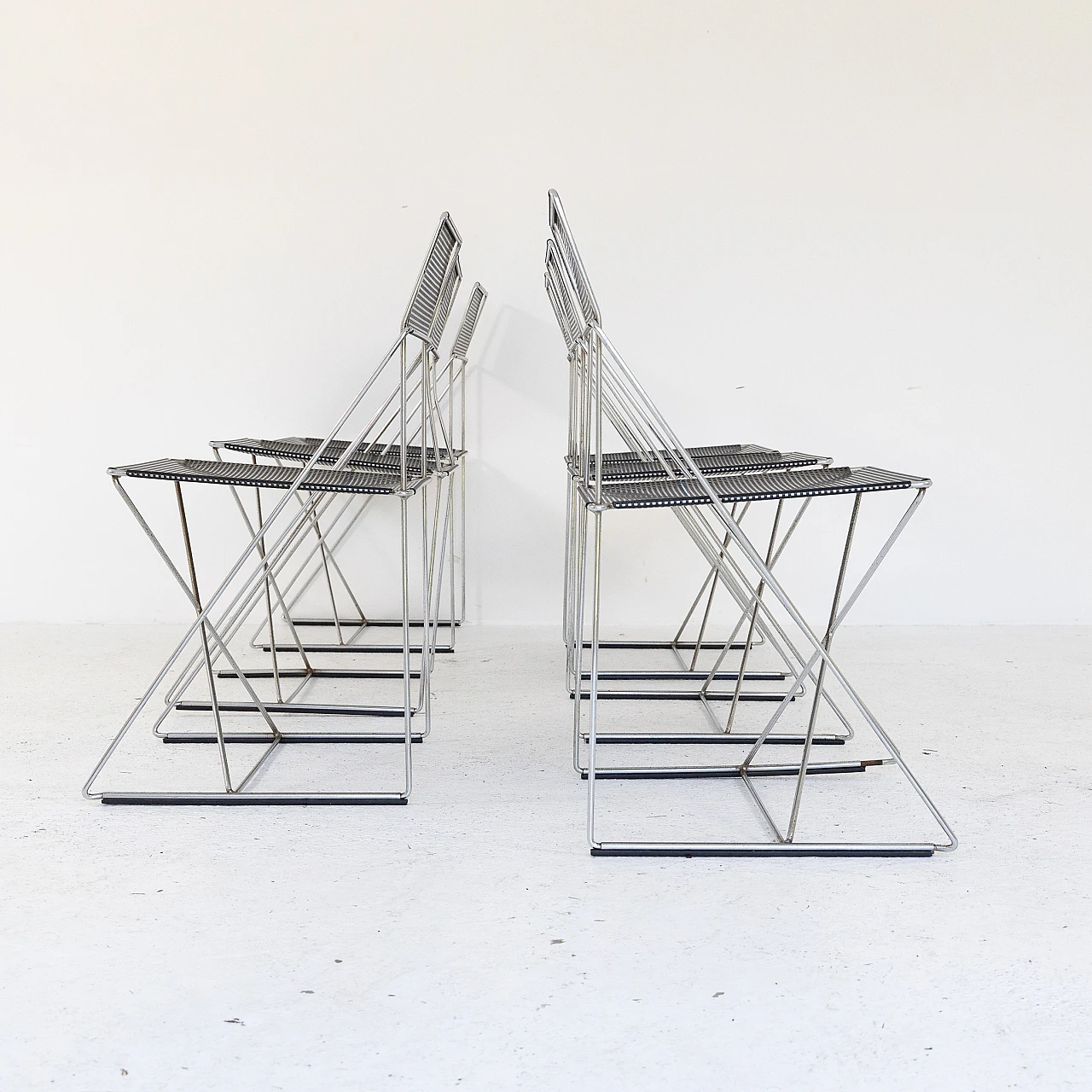 6 Stackable chairs in chromed and black varnished metal, 1980s 5