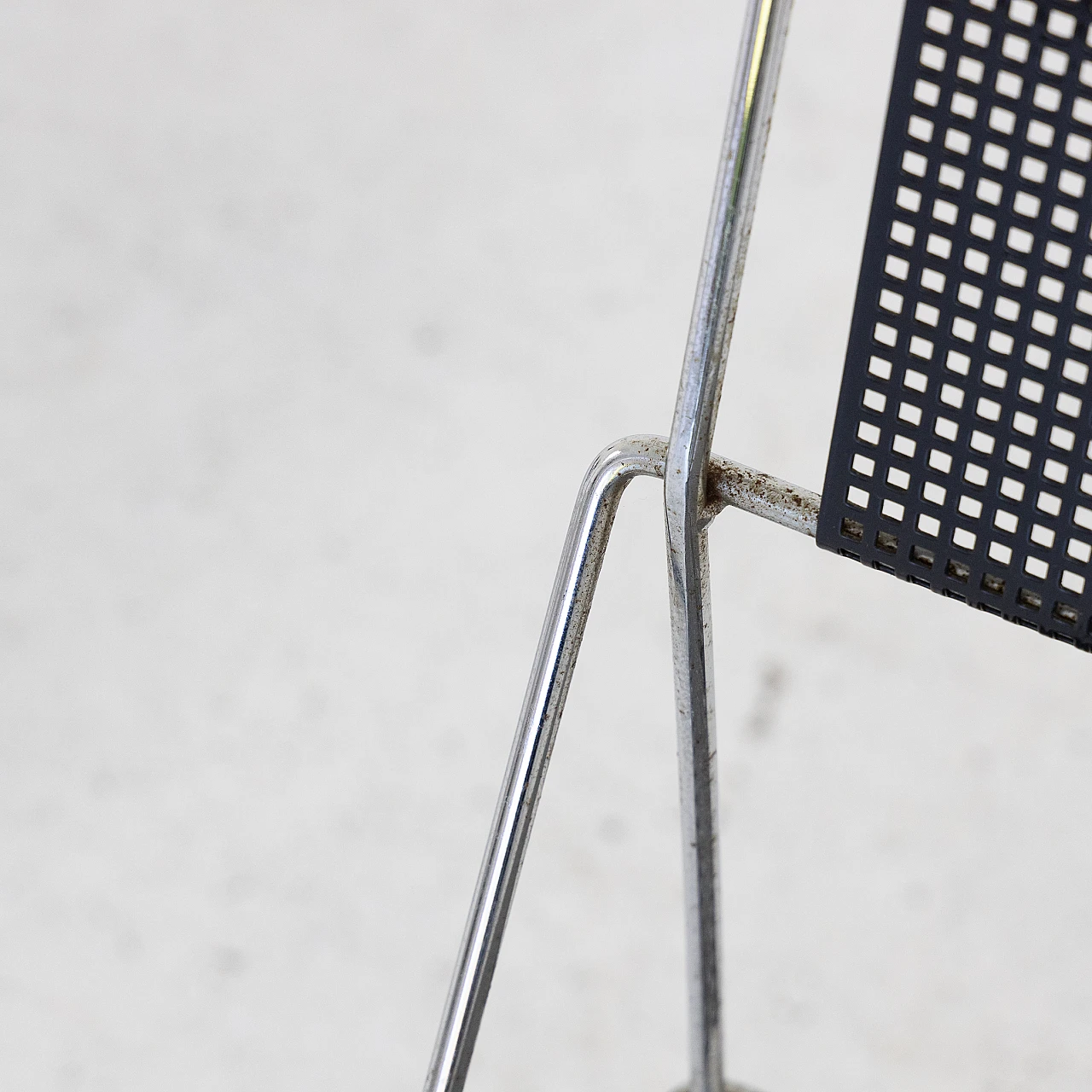 6 Stackable chairs in chromed and black varnished metal, 1980s 9