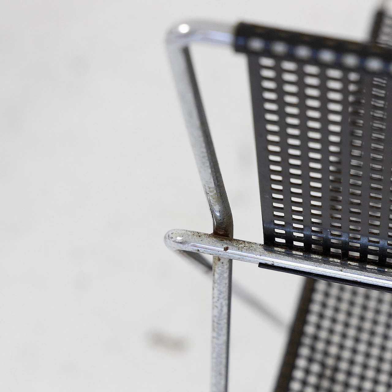 6 Stackable chairs in chromed and black varnished metal, 1980s 11