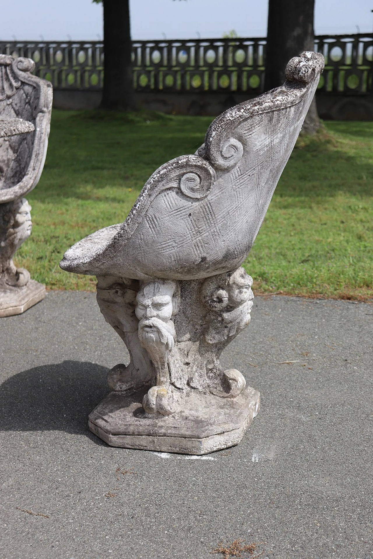 Table and four armchairs in decorated grit and cement, 1920s 4