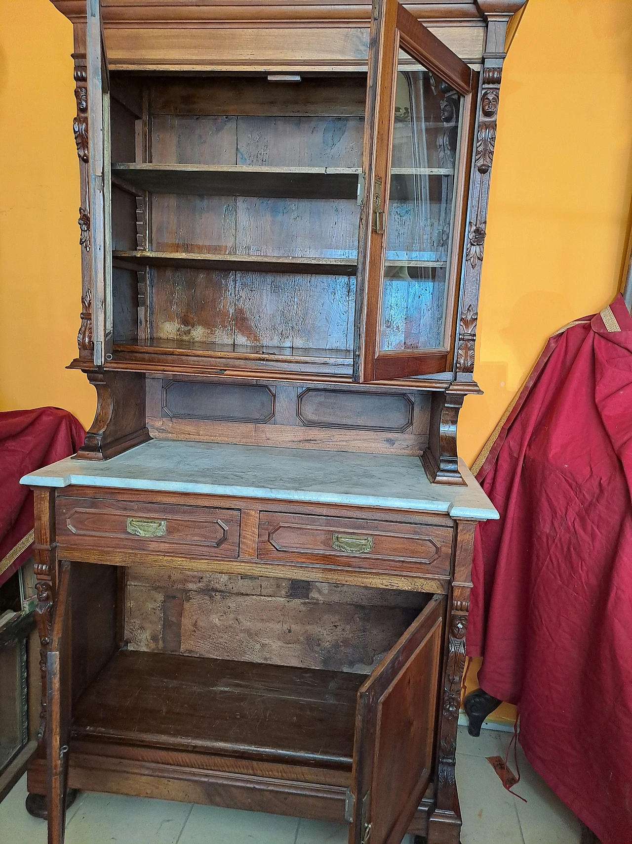 Carved walnut sideboard with Carrara marble top, 19th century 3