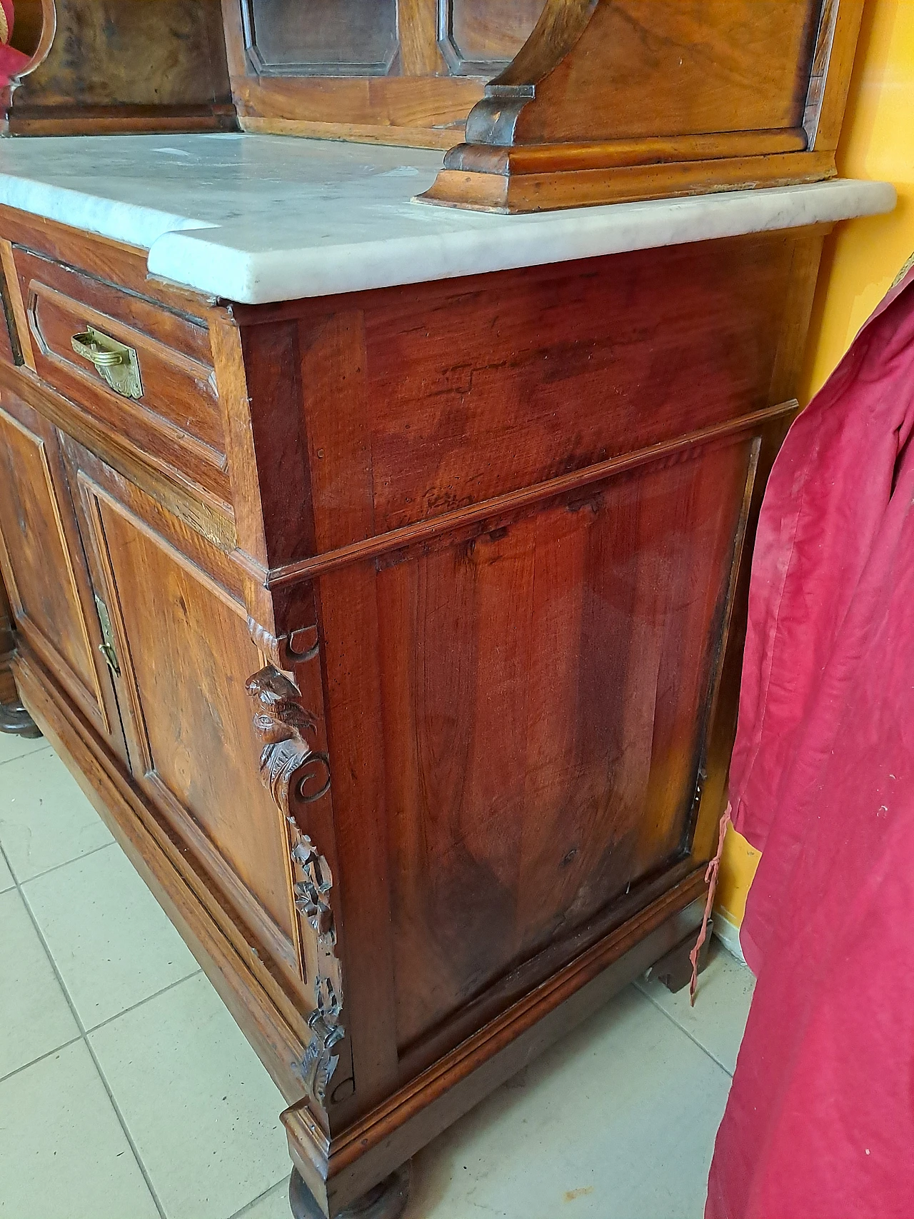 Carved walnut sideboard with Carrara marble top, 19th century 5