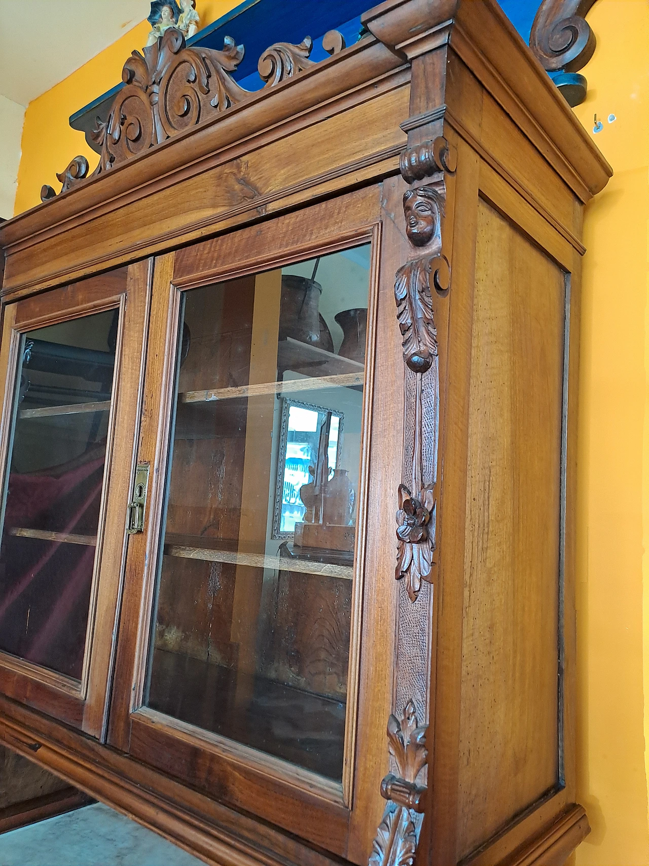 Carved walnut sideboard with Carrara marble top, 19th century 6