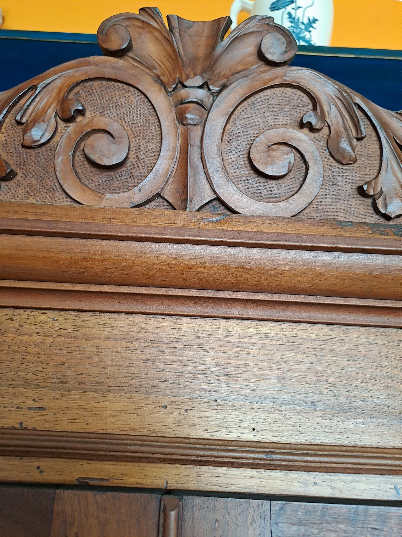 Carved walnut sideboard with Carrara marble top, 19th century 7