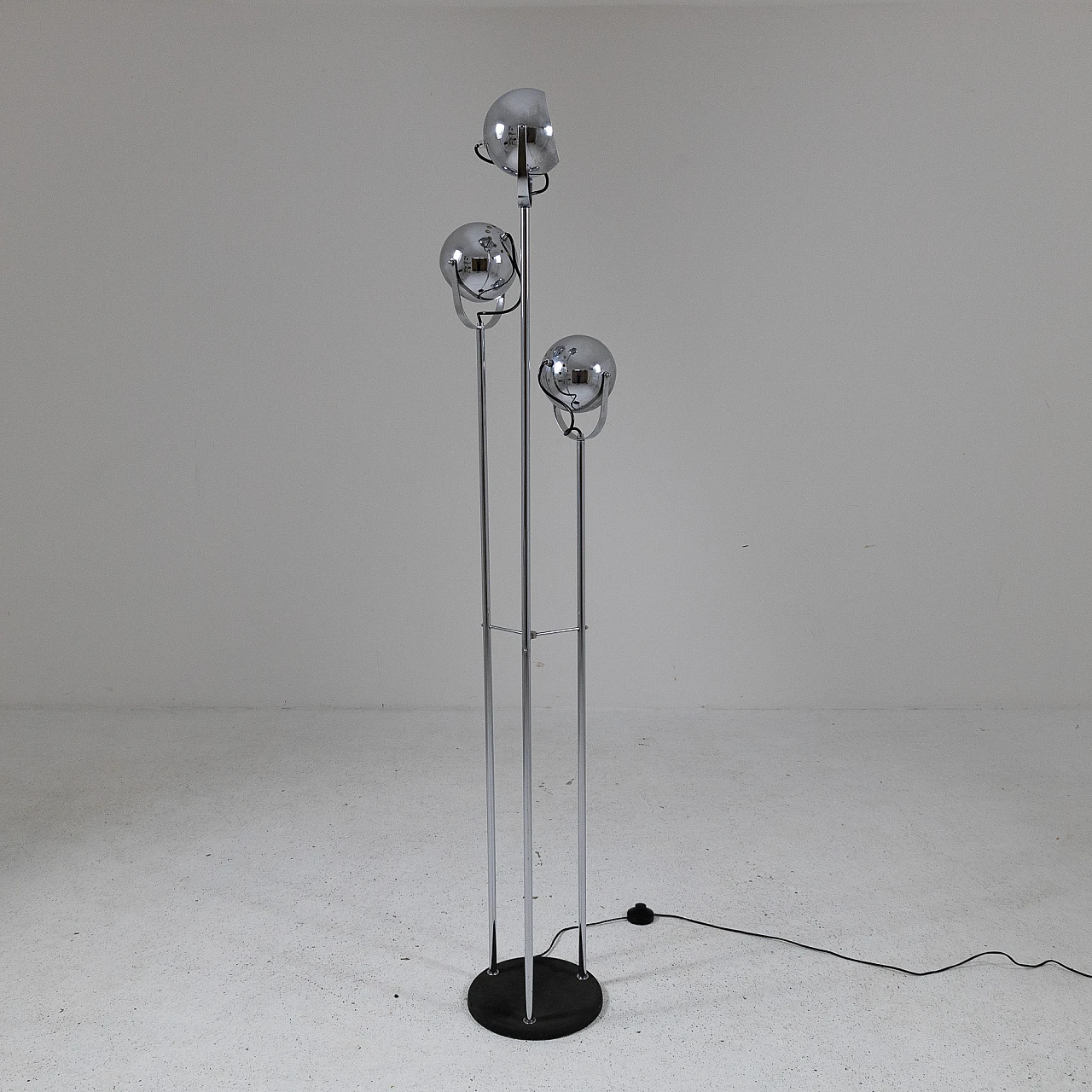 Chromed and black metal three-light floor lamp, 1970s 1