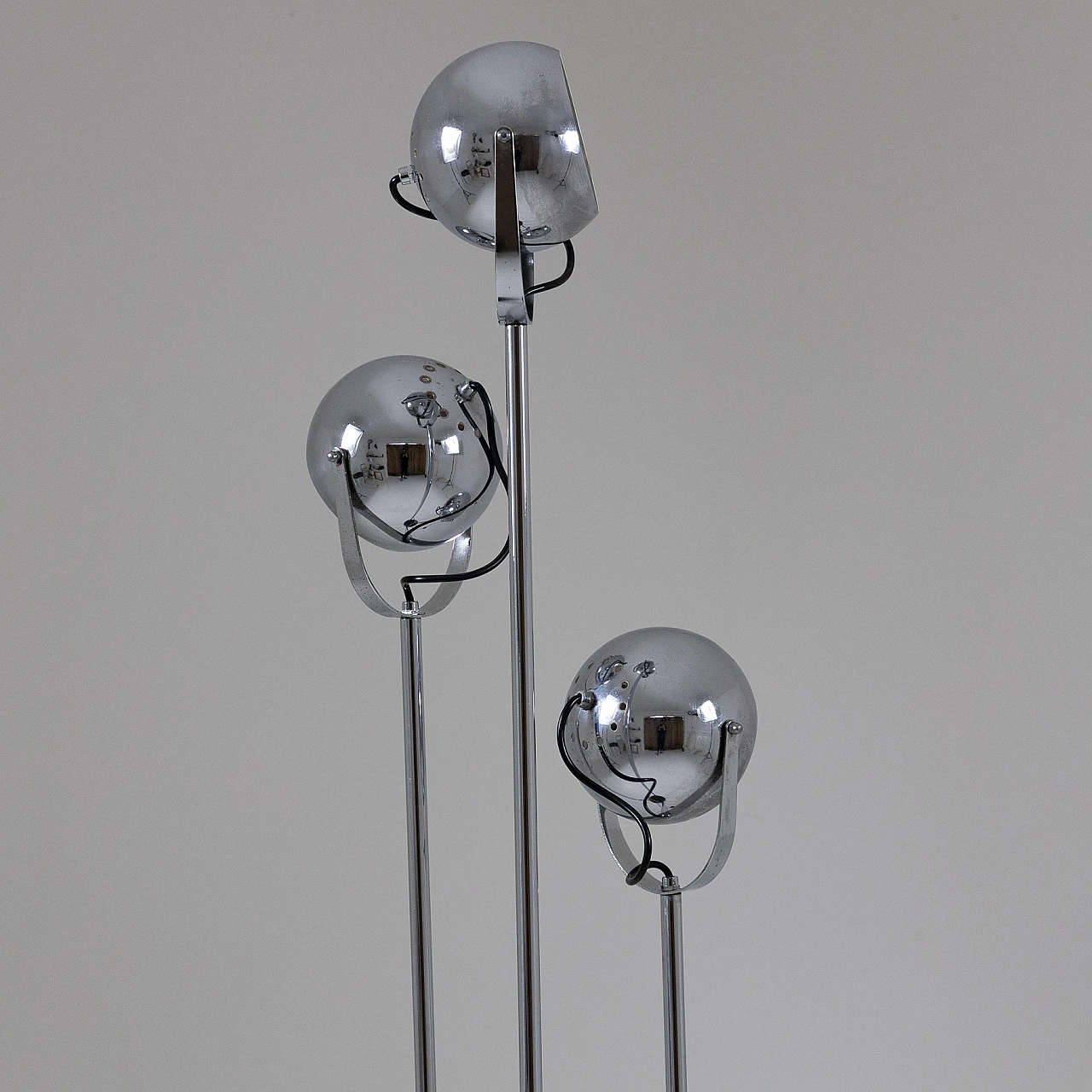 Chromed and black metal three-light floor lamp, 1970s 2