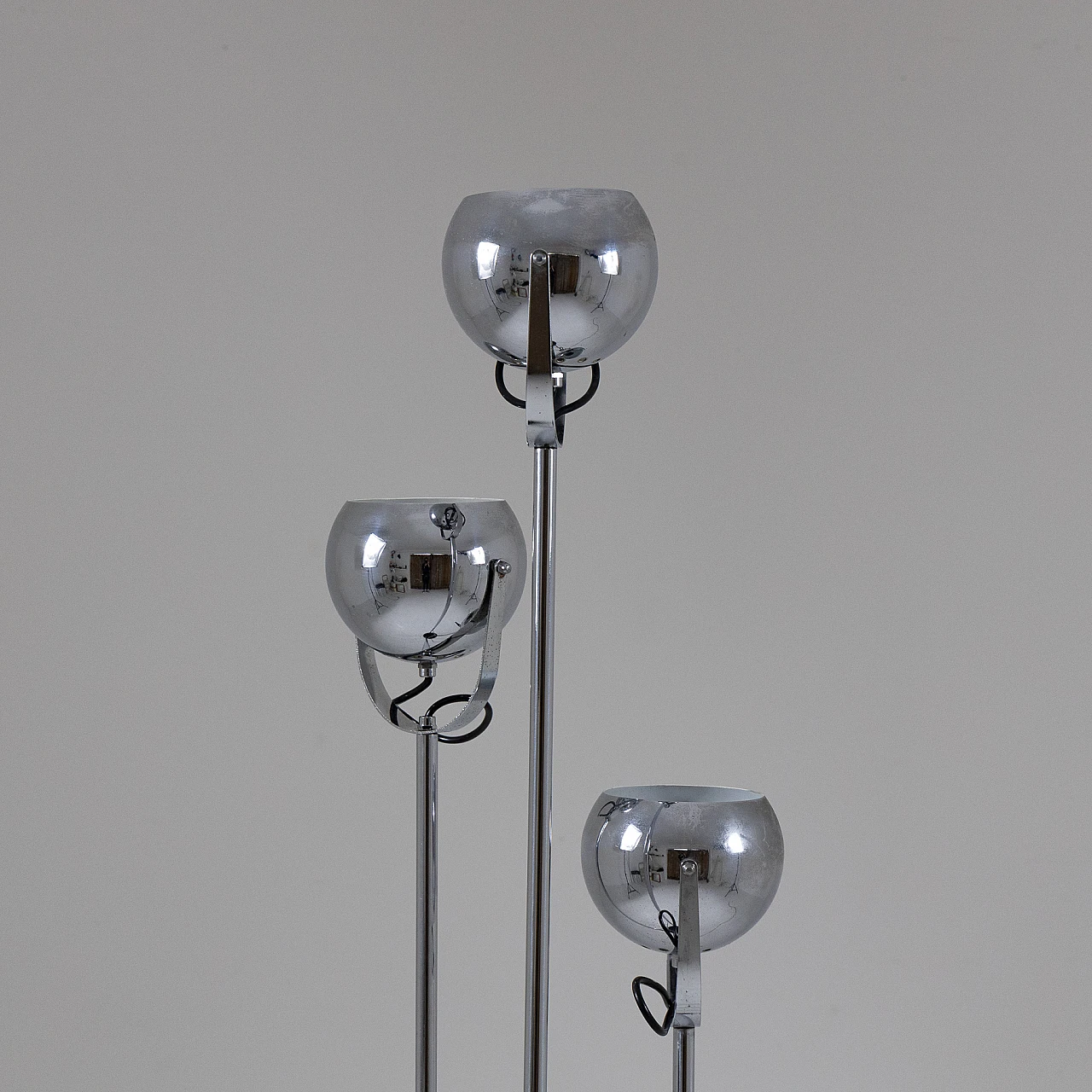 Chromed and black metal three-light floor lamp, 1970s 4