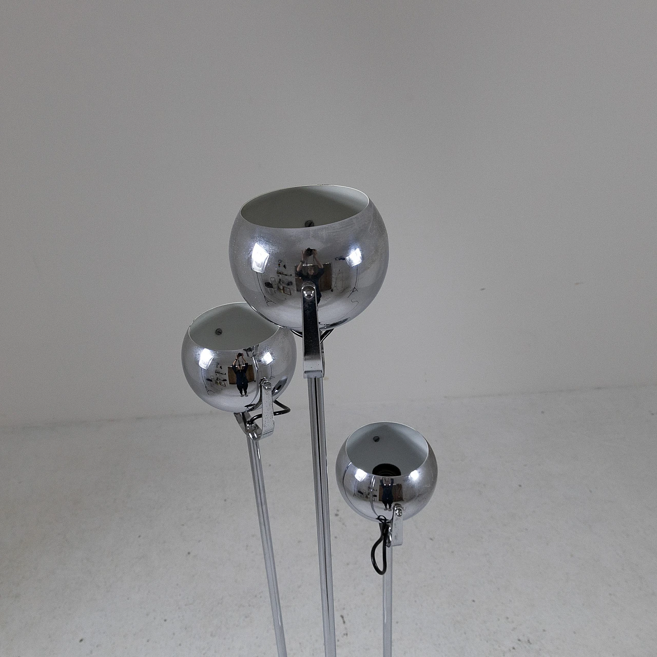 Chromed and black metal three-light floor lamp, 1970s 5