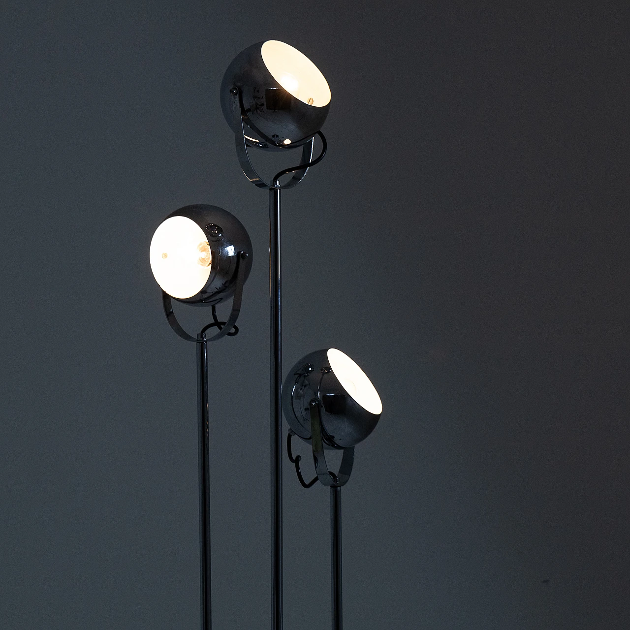 Chromed and black metal three-light floor lamp, 1970s 9