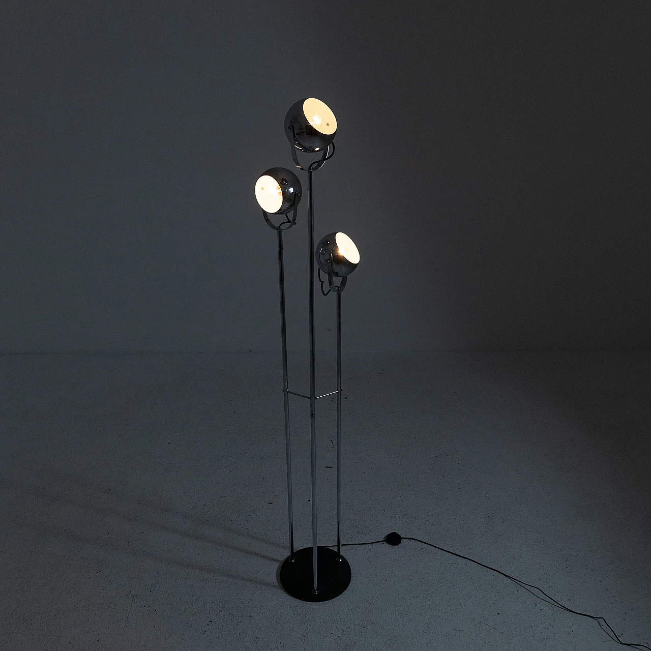 Chromed and black metal three-light floor lamp, 1970s 10