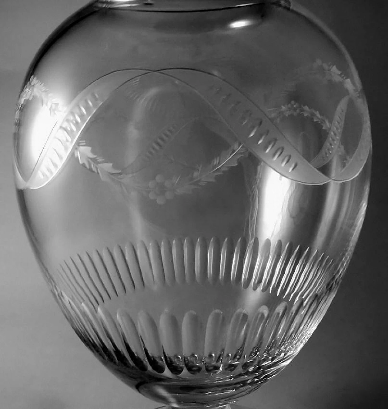 Crystal vase with engravings in neoclassical style, 1990s 4