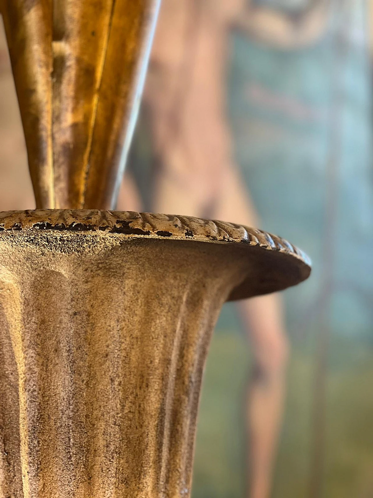 Pair of cast iron vases with agaves and gold leaf, 1930s 7