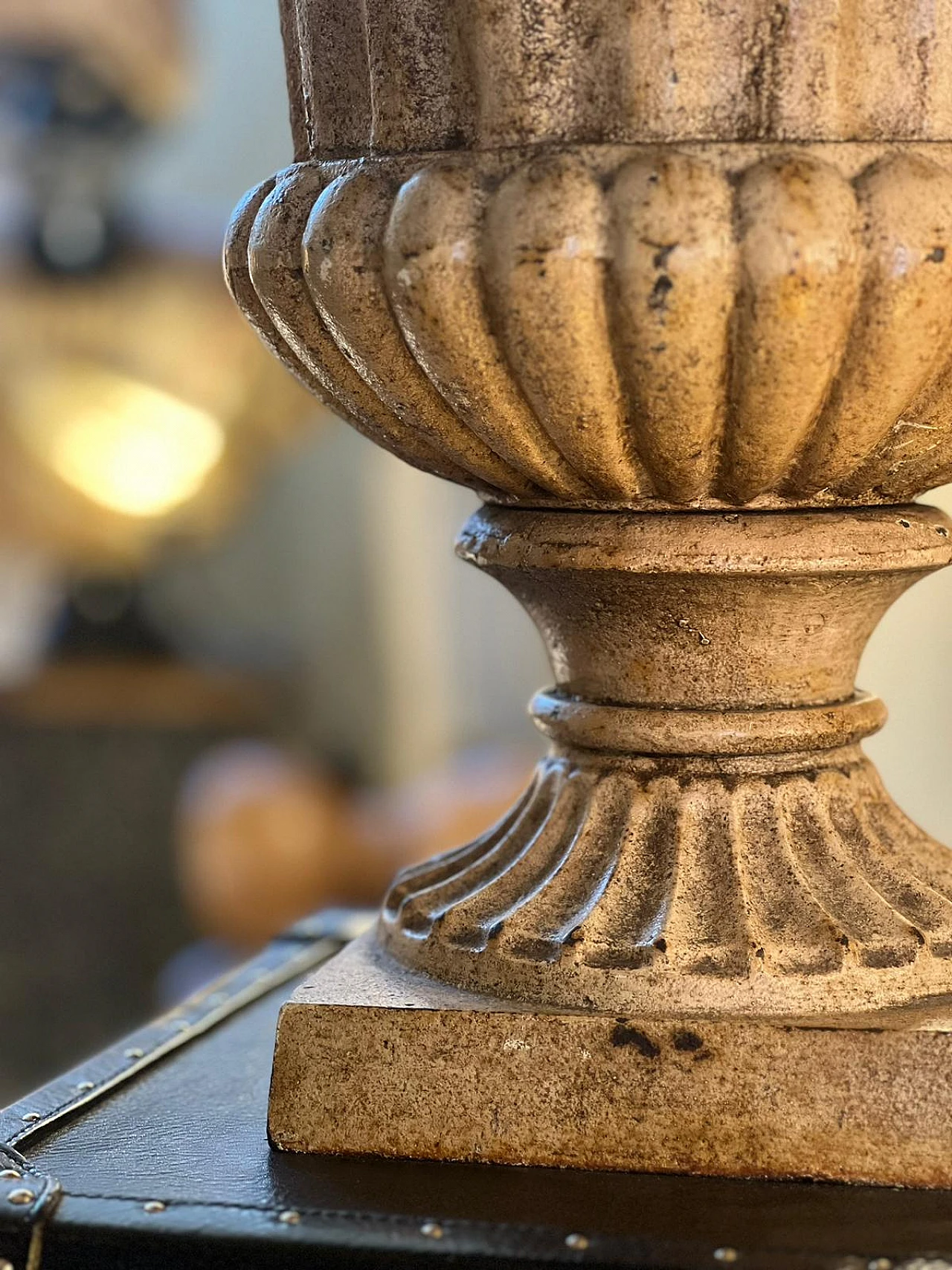 Pair of cast iron vases with agaves and gold leaf, 1930s 8