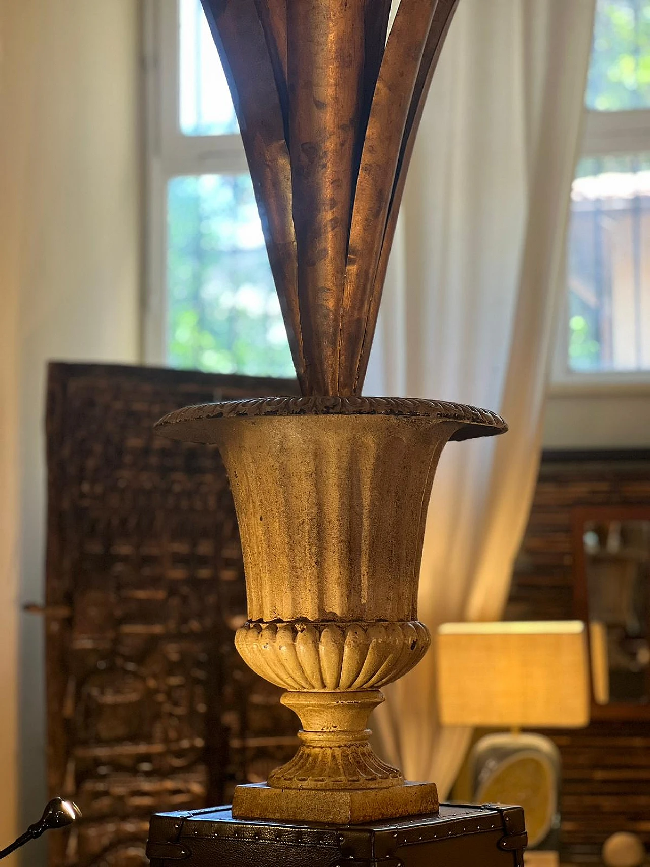 Pair of cast iron vases with agaves and gold leaf, 1930s 10