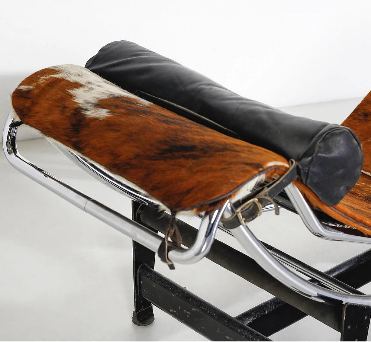 LC4 chaise longue in pony skin by Le Corbusier for Cassina, 1965 1