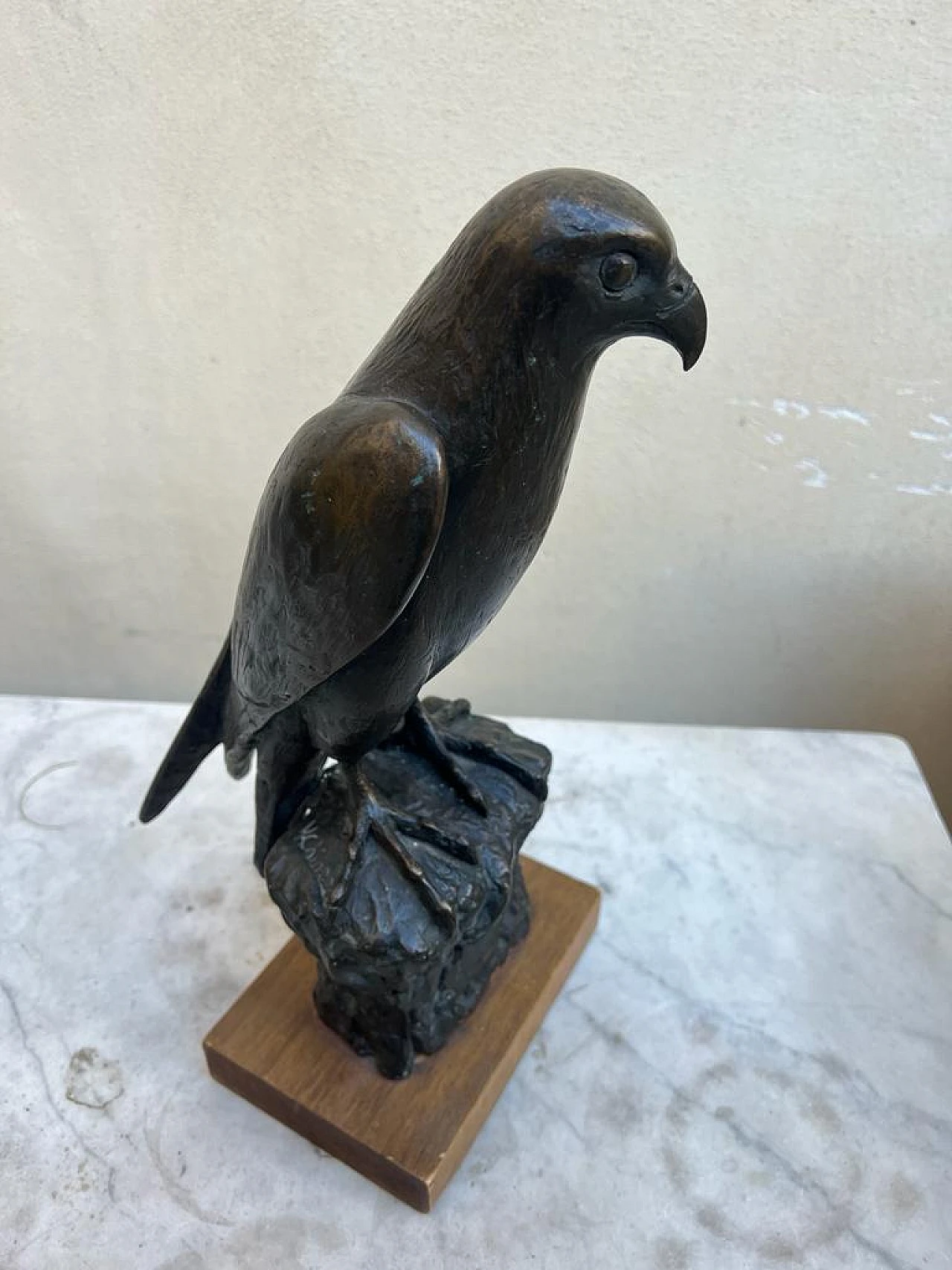 Statua in bronzo a cera persa con base in legno, anni '20 1