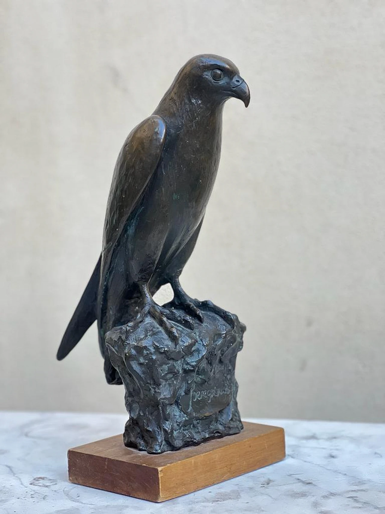 Statua in bronzo a cera persa con base in legno, anni '20 3