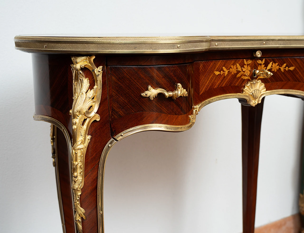 Exotic woods coffee table chiseled gilded bronze details, 19th century 3