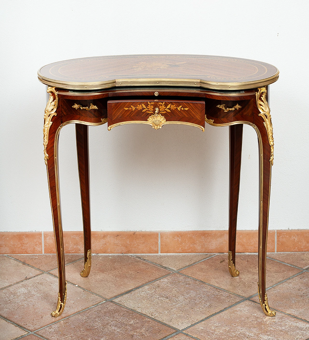 Exotic woods coffee table chiseled gilded bronze details, 19th century 5