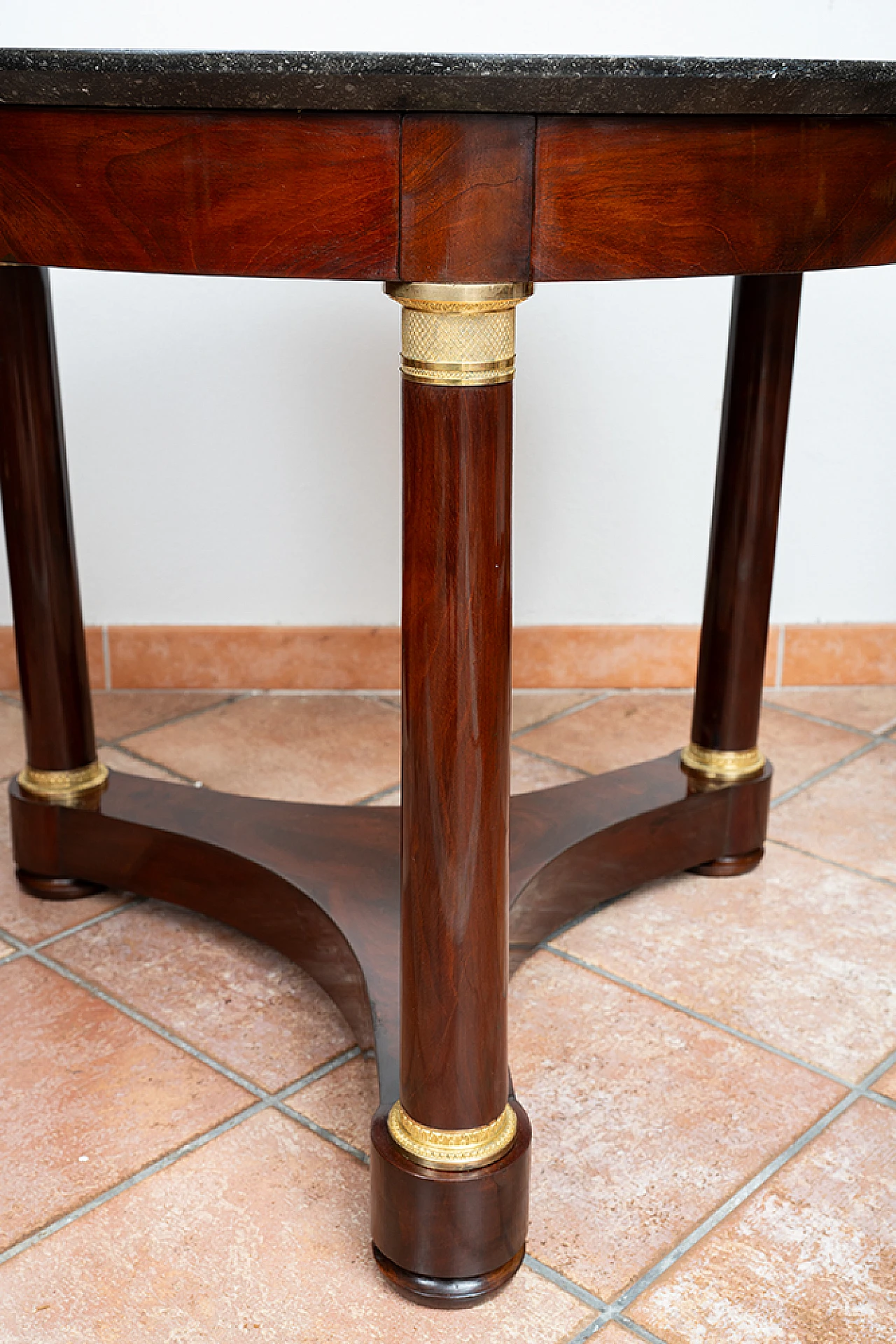 Empire mahogany feather coffee table with marble top, 19th century 3