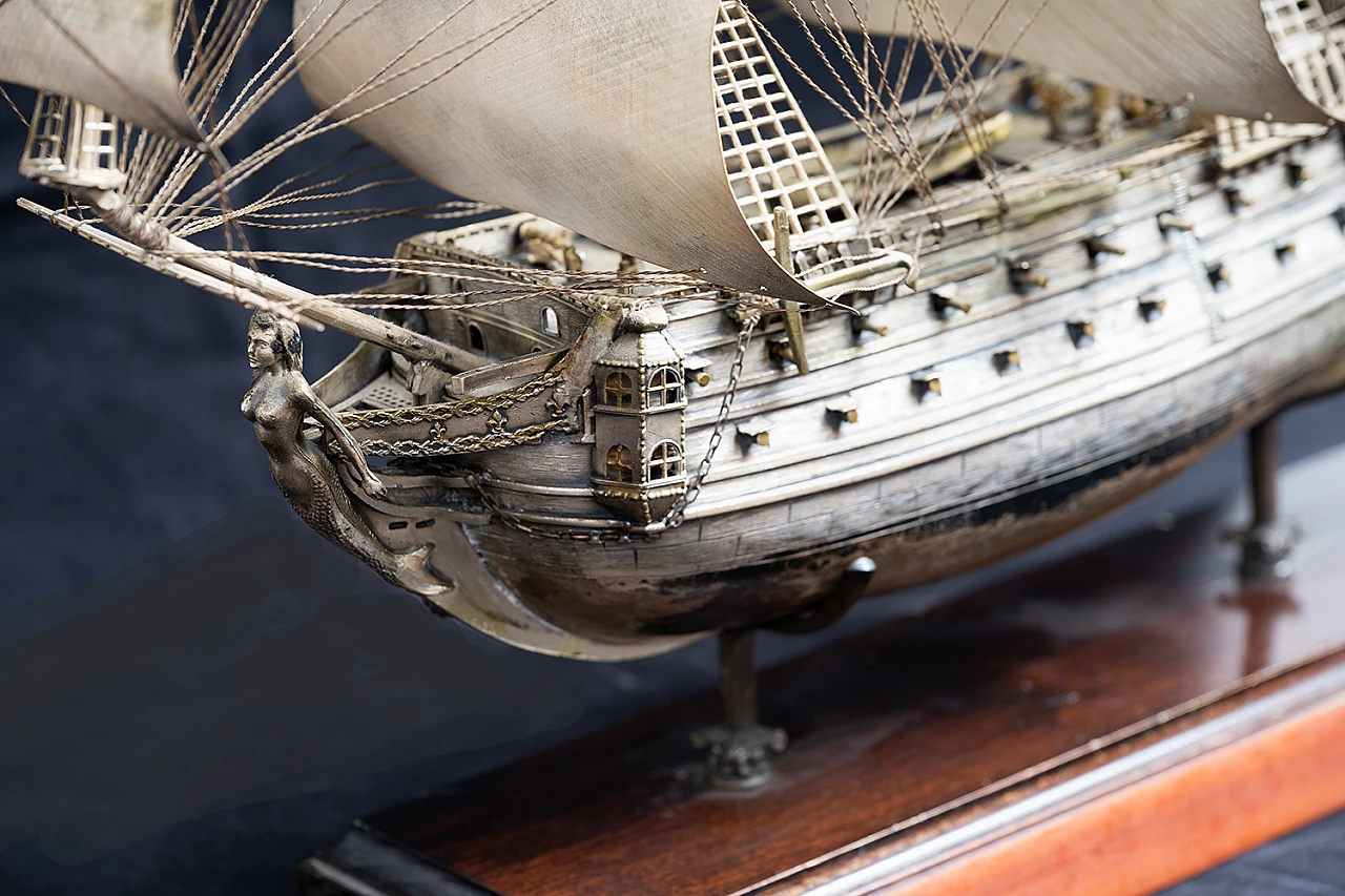 Sailing ship in chiselled silver with wooden base 2